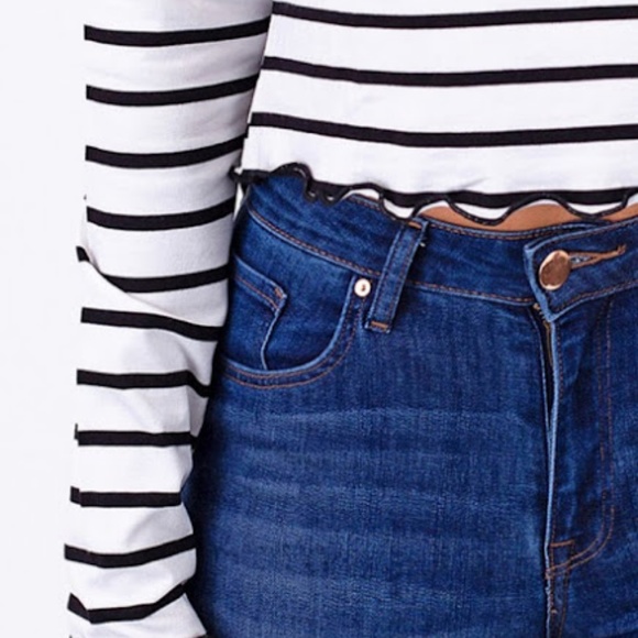 ❗️One Left❗️NWT Stripe Long Sleeve Crop Top - Picture 4 of 5